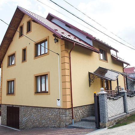 Happy Hotel Яремче Екстериор снимка